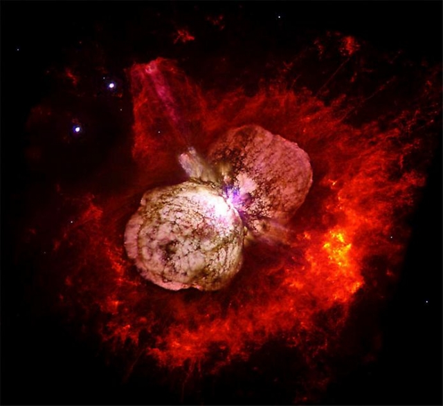 Сверхмассивная звезда Эта с шаровидной газовой вспышкой.