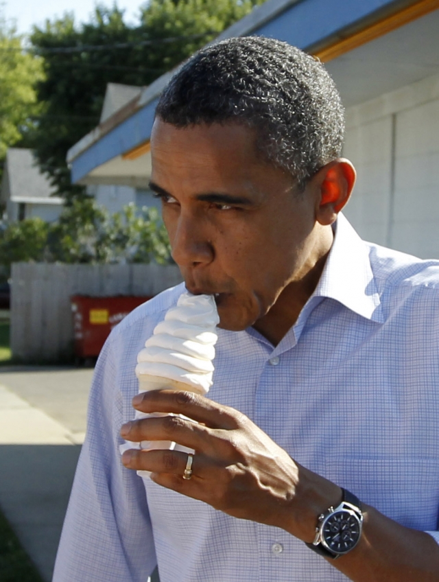 Обама не любит мороженое, так как, когда он был подростком, работал в Baskin-Robbins.