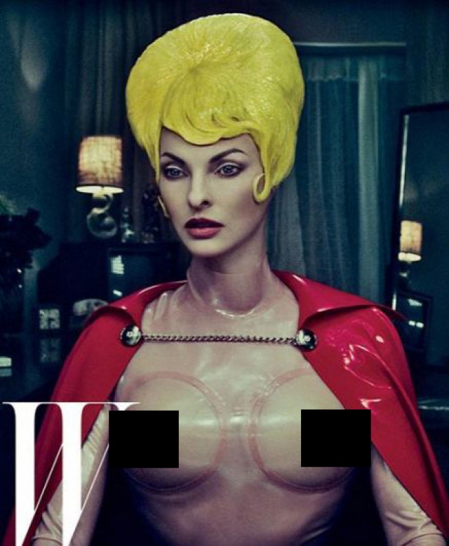Правда, в полной мере съемкой в стиле "ню" этот фотосет под руководством Стивена Кляйна назвать нельзя, поскольку Линда одета в латексный костюм, имитирующий обнаженное женское тело.