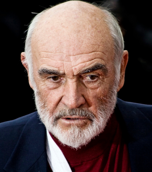 Журнал People удостоил его звания секс-символа, когда актеру было 59 лет. Коннери стал самым пожилым мужчиной с титулом секс-символа.