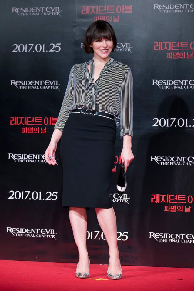 На корейской премьере фильма "Обитель зла" в Корее Милла Йовович появилась в блузке Forever 21 за $21, юбке-карандаш и лодочках.