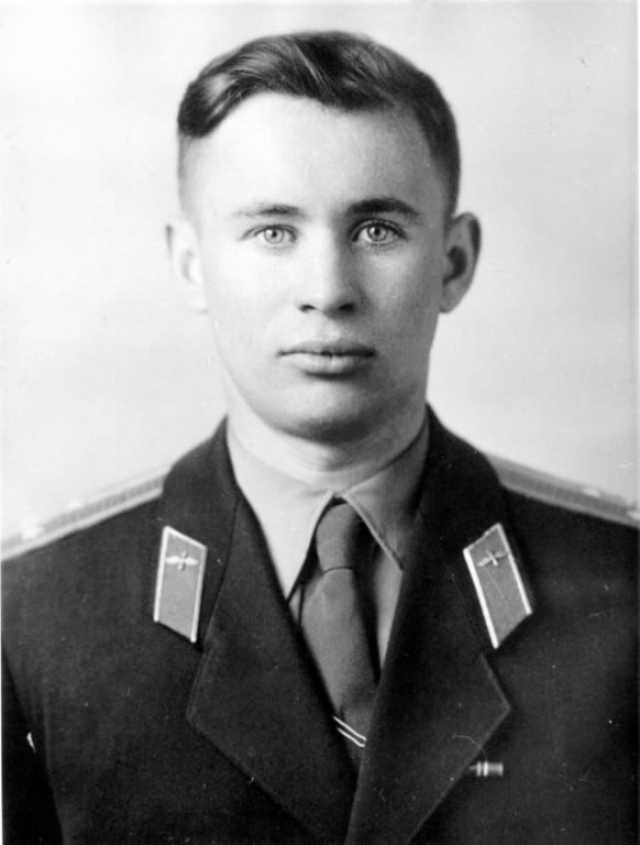 Бондаренко Валентин Васильевич. Погиб при очень похожих обстоятельствах 23 марта 1961 года.