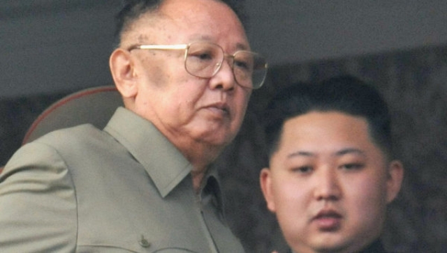 По данным СМИ, Ким Чен Ир во время сердечного приступа ехал на поезде. Ранее он уже перенес инсульт, так что приступ оказался для него роковым.