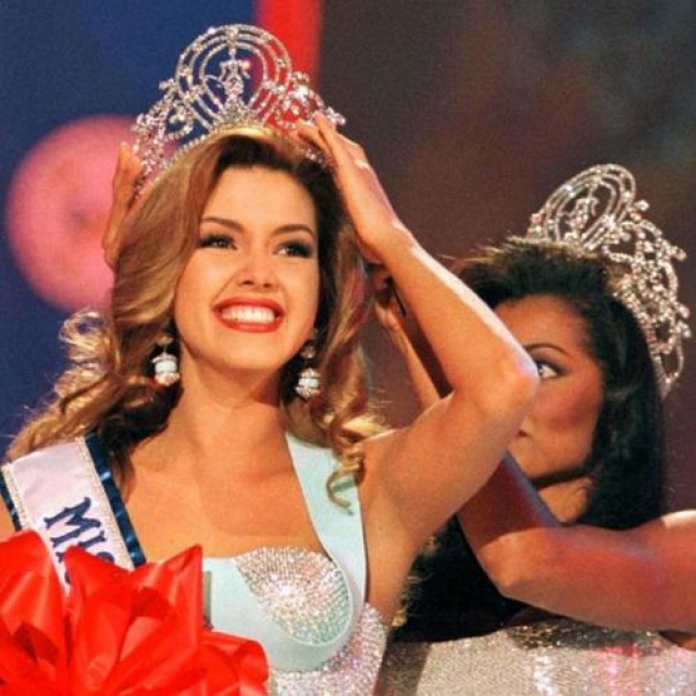 Алисия Мачадо, Венесуэла. «Мисс Вселенная — 1996». 19 лет, рост 173 см.